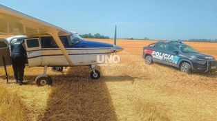 Hallan una avioneta boliviana abandonada en un campo de Curupaity, en el departamento San Cristóbal