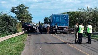 Accidente fatal en ruta 11: murió una mujer tras un choque frontal de dos autos sobre un puente
