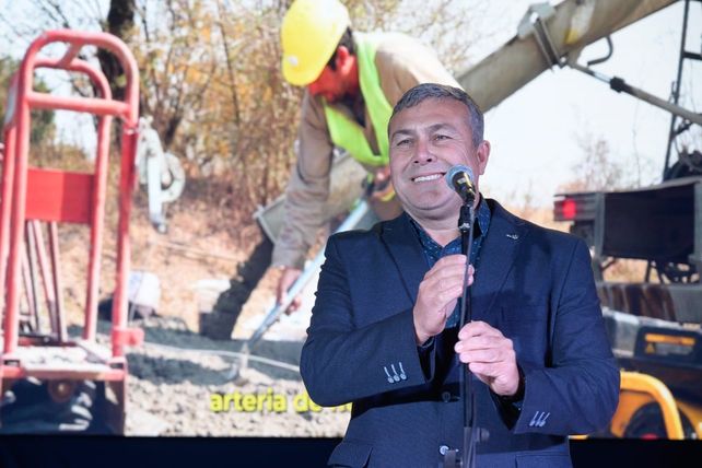 Calle España. El jefe comunal Antonio Fiorenza estuvo en la inauguración.