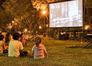 Cine itinerante por los derechos comienza en la Costanera Oeste