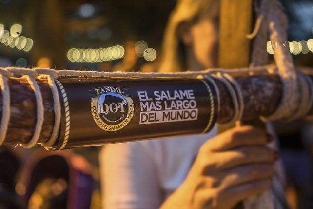 Tandil volvió a romper el récord del salame más largo del mundo: cuánto mide