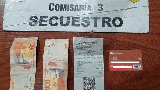 Amenazó a su ex novia con una cuchilla y rompió su celular