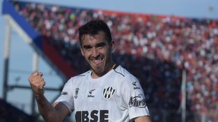 Fútbol: reinició desde abajo y se afirmó en la elite
