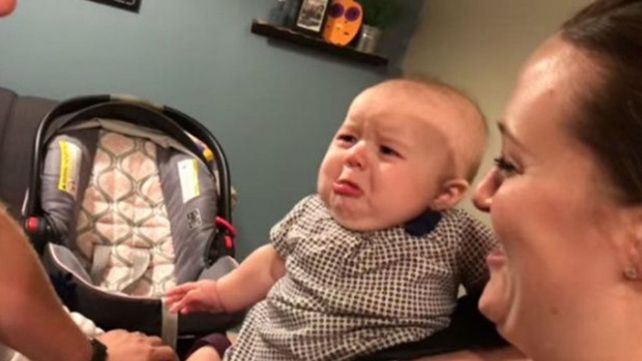 Ella, la bebé más celosa del mundo que es furor en las redes