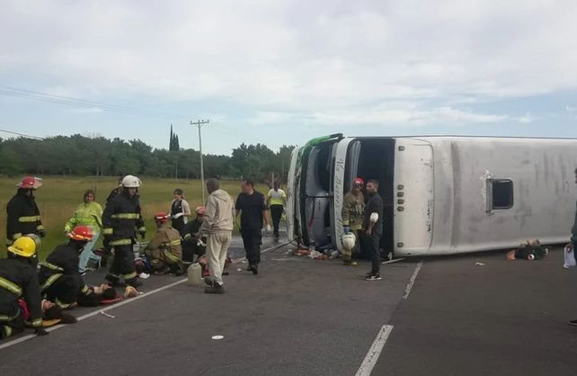 Así quedó el colectivo tras el vuelco.