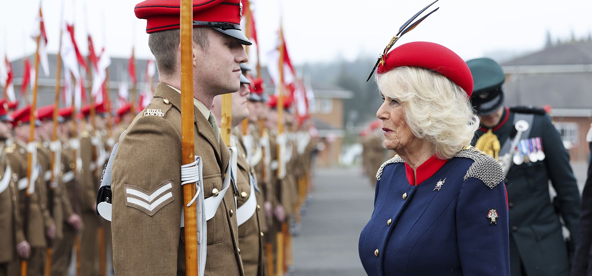 La Reina Camilla de Gran Bretaña inspecciona los 152º Lancers en un desfile durante su visita a los Royal Lancers, en Catterick, Inglaterra, el 22 de abril de 2024. La Reina Camilla realiza su primera visita al Regimiento desde que fue nombrada Coronel en Jefe. (Chris Jackson/Foto de piscina vía AP) La Reina Camilla de Gran Bretaña inspecciona los 152º Lancers en un desfile durante su visita a los Royal Lancers, en Catterick, Inglaterra, el 22 de abril de 2024. La Reina Camilla realiza su primera visita al Regimiento desde que fue nombrada Coronel en Jefe. (Chris Jackson/Foto de piscina vía AP)