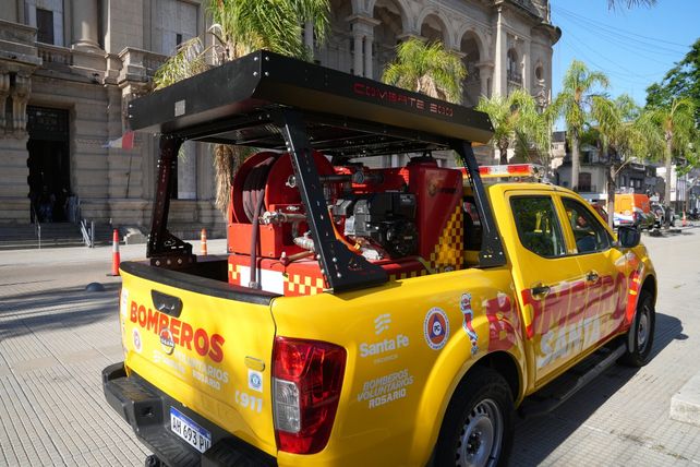 Pullaro aseguró que los bomberos voluntarios santafesinos son los más preparados y equipados del país