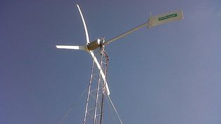 Récord de producción energética del aerogenerador instalado en el Puerto de Santa Fe