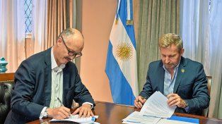 El gobernador de la provincia Rogelio Frigerio y el representante de Unicef, Rafael Ramírez Mesec, firmaron un convenio marco de cooperación.