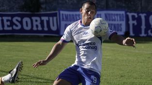 Debut soñado. El juvenil Milton Espíndola jugó su primer partido en Argentino y le dio el triunfo ante Centro Español.&nbsp; 