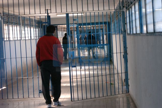 Ordenan el cierre de pabellones y controles de higiene en Las Flores