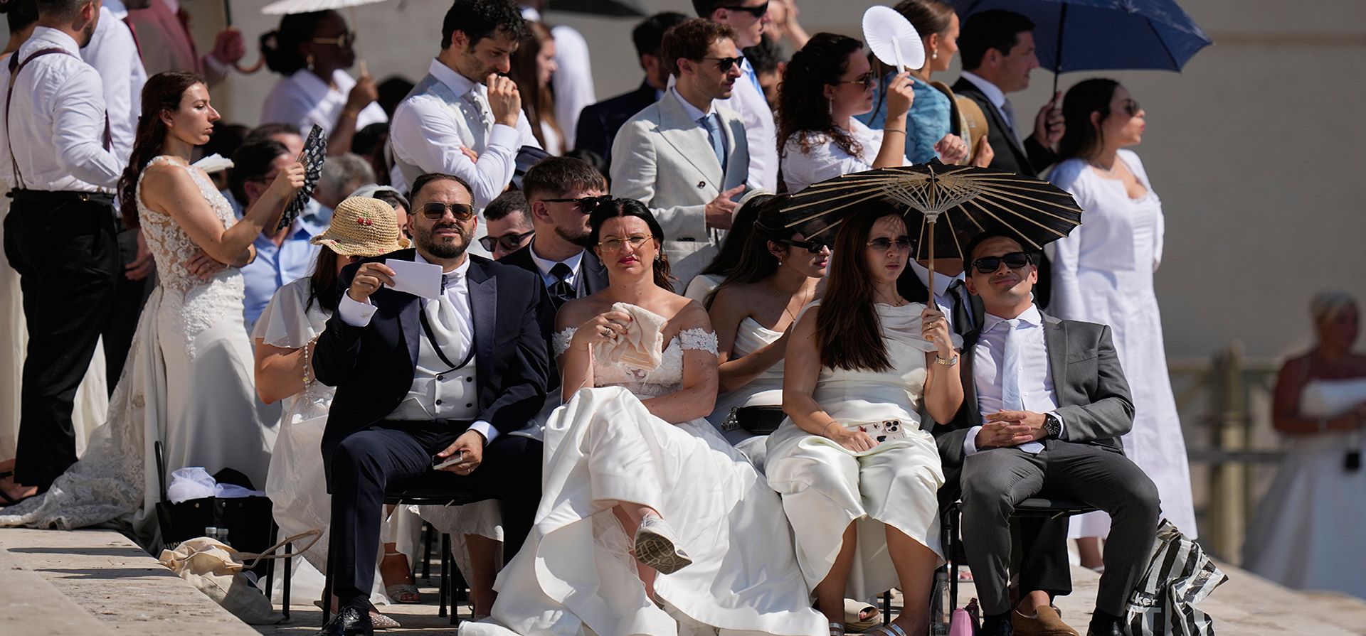Fieles se resguardan del sol mientras esperan la audiencia general semanal del Papa León XIV en la Plaza de San Pedro, en el Vaticano, el miércoles 24 de junio de 2026. (Foto AP/Alessandra Tarantino) Fieles se resguardan del sol mientras esperan la audiencia general semanal del Papa León XIV en la Plaza de San Pedro, en el Vaticano, el miércoles 24 de junio de 2026. (Foto AP/Alessandra Tarantino)