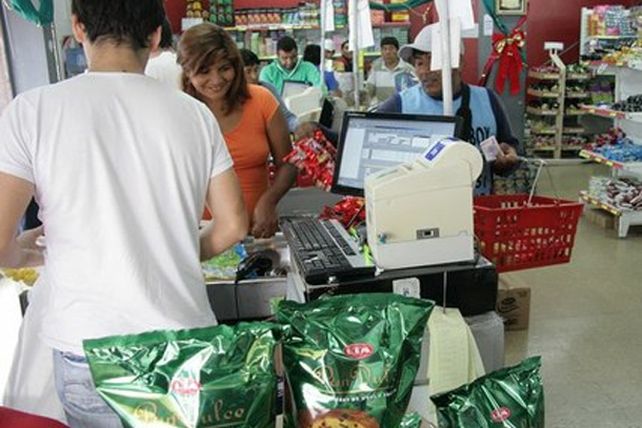 Los santafesinos, con 100 pesos, no llegan a la canasta navideña