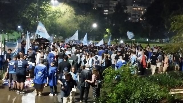 El entusiasmo de los argentinos para brindarle su respaldo a Franco Colapinto.