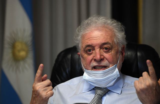 El caso de los vacunados VIP provocó la salida de González García de Salud.