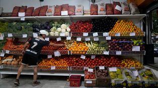 Muchas verduras están caras, pero el tomate llevó a verse entre $1.700 (foto) y $3.800 el kilo en el centro rosarino.