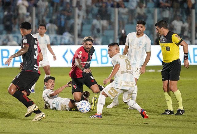 El último enfrentamiento entre ambos fue triunfo de Newell's 2-1 en Tucumán.