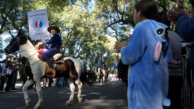 Los rosarinos celebraron el 9 de Julio con un desfile y una gran fiesta popular
