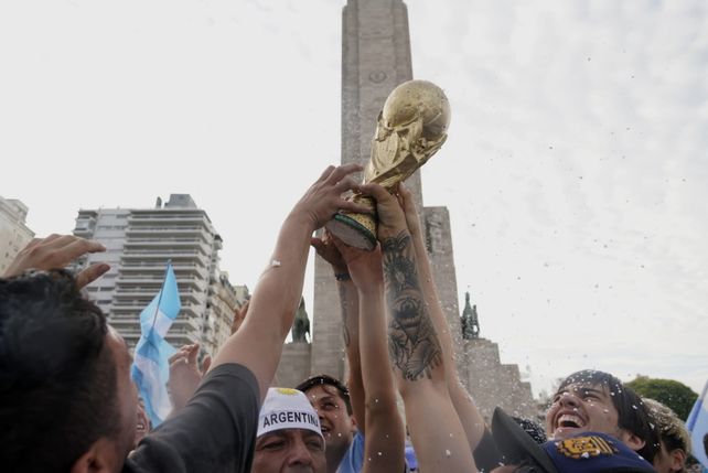 La fiesta del fútbol se armó en el Monumento a la Bandera