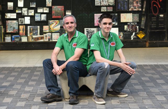 Sebastián Mestre junto al profesor Alejandro Schujman.