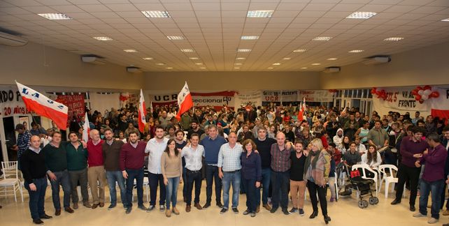 En el Frente. Radicales junto a dirigentes socialistas