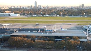 Dos aviones se rozaron en una plataforma del aeroparque porte&ntilde;o