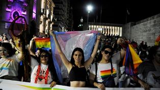 La última Marcha en Rosario, la edición 15ª, ya llegando al Monumento. Había sido una movilización convocada por más de 30 colectivos LGTBIQ+.
