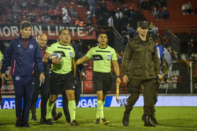 Fernando Espinoza, el árbitro de Arsenal-Patronato