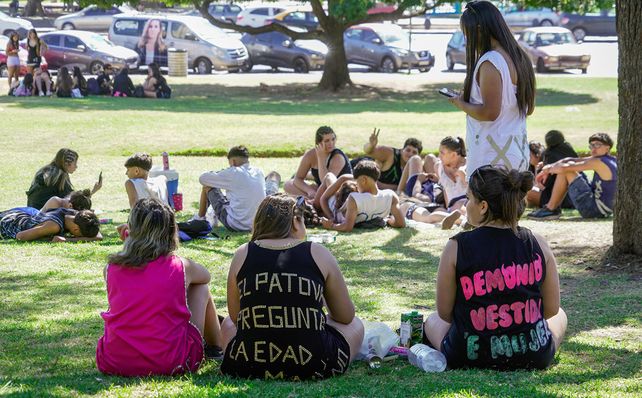 Álbum de fotos del banderazo de cuarto año: celebrar que una etapa casi termina