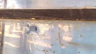 Balearon la casa familiar del joven asesinado el sábado en barrio San Agustín: denunciaron un ataque con 20 disparos