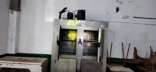 Ventiladores y heladeras que no funcionan en el comedor de la escuela de Barrio Las Flores.&nbsp;