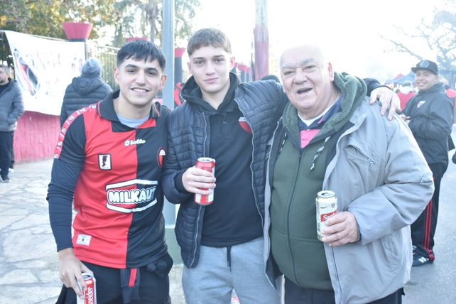 Todo el color de los hinchas de Colón, que coparon el Brigadier López