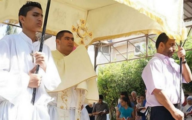 Estoico. El sacerdote Jorge Hernández
