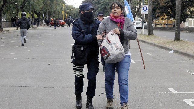 Más de 70 heridos y 30 detenidos por la represión en Jujuy