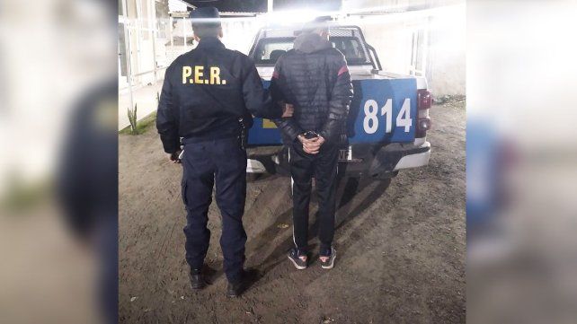 La policía fue advertida de disturbios por violencia de género en un barrio de Paraná. Un joven de 23 años con restricción perimetral quedó detenido