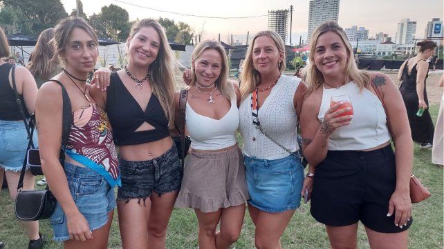 Amigas en la previa del show