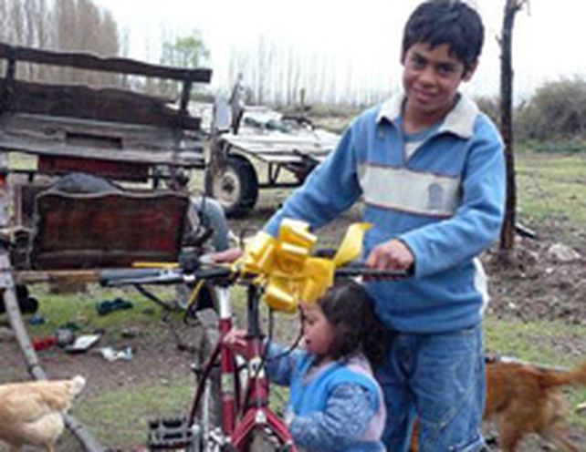 Tiene 12 a&ntilde;os, vive en la miseria, encuentra 400 pesos y los devuelve a su due&ntilde;o