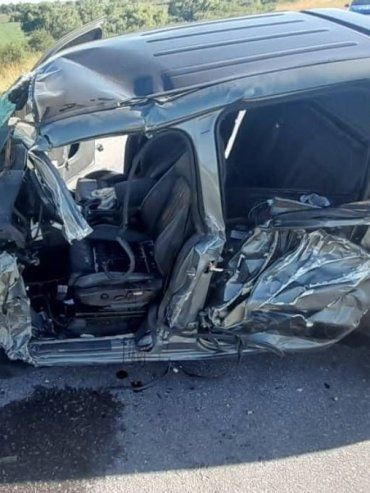 Choque entre camión y camioneta: hay un herido grave