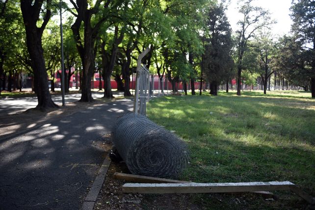 Sin profundidad. El proyecto fue perdiendo consenso entre los vecinos y ayer retiraron el cerco perimetral.