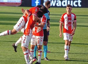 Unión se lució en Santa Fe y sumó su primera victoria goleando a San Lorenzo