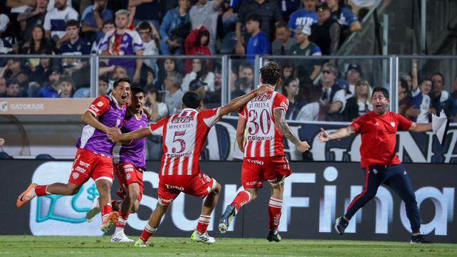 Festejo agónico. El Tatengue se llevó los tres puntos ante Gimnasia en la última jugada.