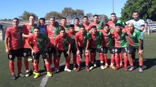 Aguirre sigue firme. El equipo de Villa Gobernador Gálvez venció a Oriental 3-1, es líder e invicto en la Primera A.