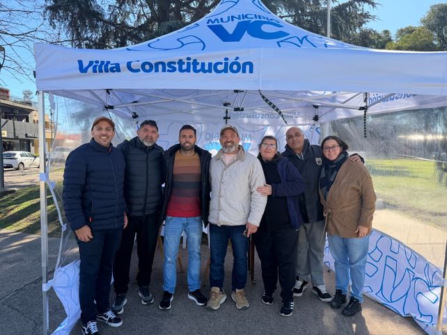 Villa Constitución. Fernando Ibarra (en el medio de la imagen) es el nuevo representante vecinal del barrio Centro 4