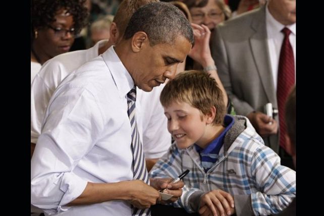 Barack Obama firmó un justificativo de ausencia a clases para un niño de 11 años