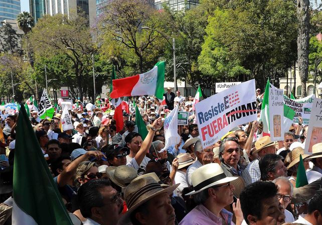 Miles de personas marcharon en México contra las políticas de Donald Trump