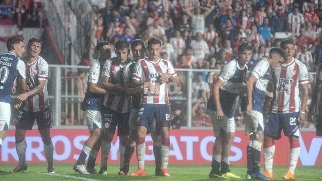 Unión informó que tanto Bruno Pittón como Rafael Profini tendrán que pasar por el quirófano. Unión informó que tanto Bruno Pittón como Rafael Profini tendrán que pasar por el quirófano.