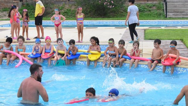 Hubo muestra de actividades y campamento en la colonia de vacaciones de Luz y Fuerza