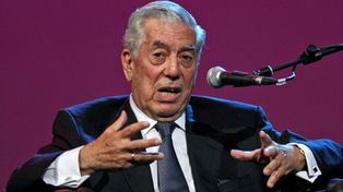 Vargas Llosa agradeci&oacute; a Cristina por abortar el intento de veto en su contra