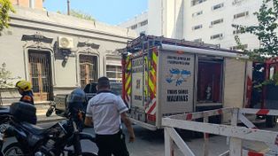 Bomberos rescataron a una mujer atrapada en el ascensor de un edificio del centro