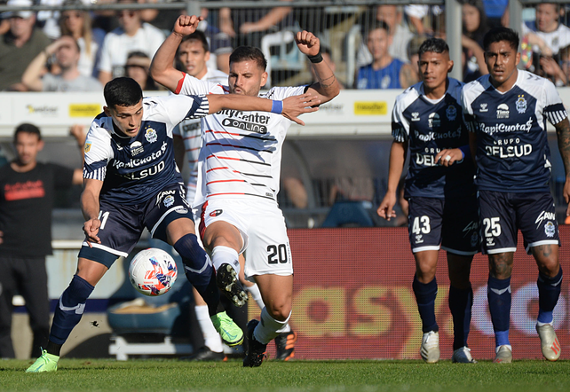 Gimnasia hizo su parte ante Newells pero no pudo llegar a la fase final